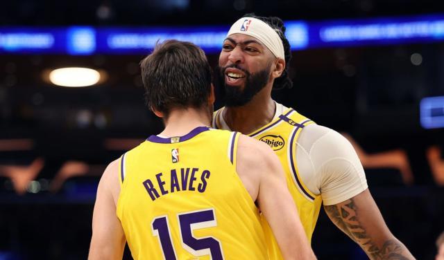 开云网站ac米兰的赞助商-完爆3大内线！浓眉统治内线抢戏，雷迪克：现象级