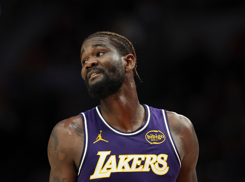 开云网站-湖人104-112快船遭4坏消息！艾顿又崩，雷迪克+2主力引绝望！